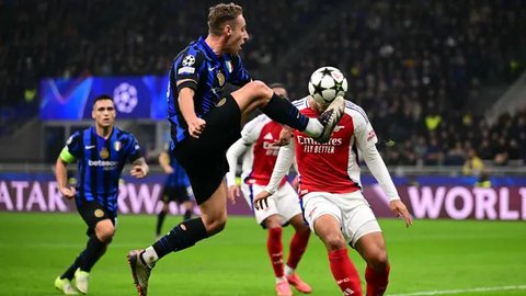 Memasuki babak kedua, Arsenal mencoba bangkit dan mengejar ketinggalan. (Marco BERTORELLO/AFP)