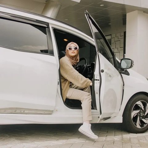 Potret Arafah Rianti Dilabrak Tetangga karena Punya 3 Mobil. (Sumber: KapanLagi dan Instagram/arafahrianti)