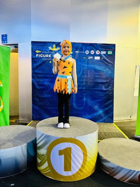 Atlet cilik ice skating yang juga putri penulis Ippho Santosa, Medina Khaira Fastabiqa, melenggang ke Philippines National Figure Skating Championship 2024. (Foto: Dok. Koleksi Pribadi Ast