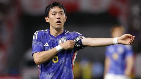 Kualifikasi Piala Dunia 2026 - Timnas Indonesia Vs Jepang - Duel Kapten: Jay Idzes Vs Wataru Endo (Bola.com/Adreanus Titus)