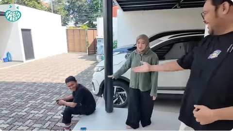 Potret rumah mewah Arafah Rianti. (sumber: YouTube/Arafah Rianti/Hifdzi Khoir)