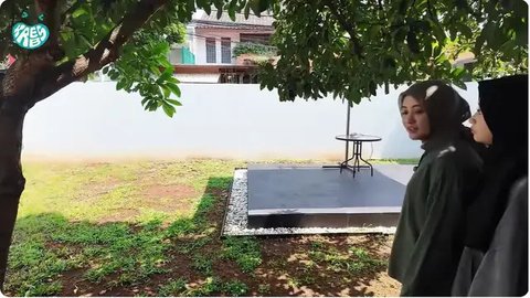 Potret rumah mewah Arafah Rianti. (sumber: YouTube/Arafah Rianti/Hifdzi Khoir)