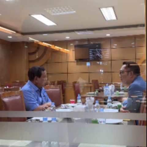 Prabowo Ajak Ridwan Kamil Makan Malam Nasi Padang