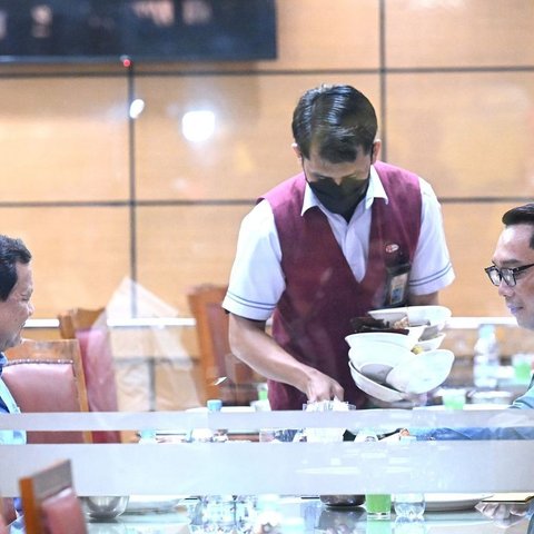 Momen Prabowo Makan Malam Bareng Ridwan Kamil, Diselingi Tawa dan Diskusi soal IKN