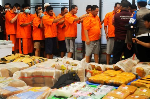 FOTO: Penampakan Berton-ton Sabu dan Ganja Disita Polisi dari 80 Kasus Narkoba Sepanjang September-Oktober 2024