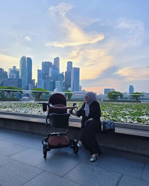 Syahrini, Reino Barack, dan anak mereka. (Instagram/ princessyahrini)