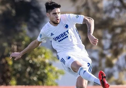 Ilustrasi - Kevin Diks (Bola.com/Adreanus Titus)