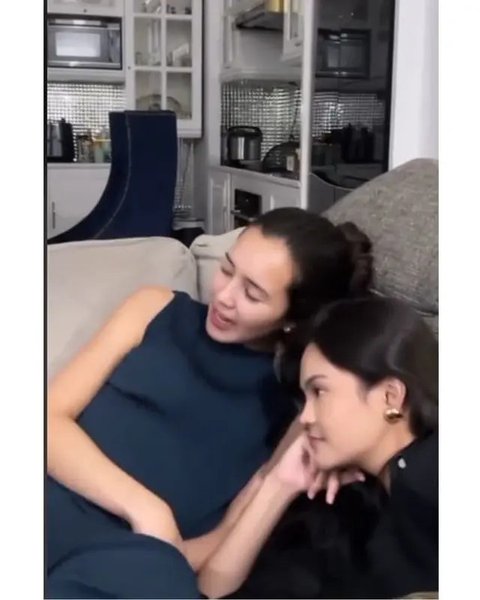 Potret Beby Tsabina diduga sedang hamil anak pertama. (sumber: TikTok/yourstoryy2)