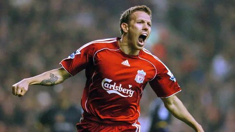 4. Craig Bellamy - Pensiun pada tahun 2014, Craig membangun yayasan olahraga terutama sepakbola. Mantan pemain Liverpool tersebut memulai proyek yayasan nya dengan menyumbangkan dana 1,4 ju