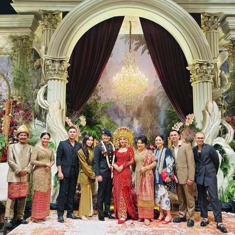 Tampil Glamor Semua, Ini Sederet Seleb yang Hadir di Resepsi Febby Rastanty dan Drajad Djumantara