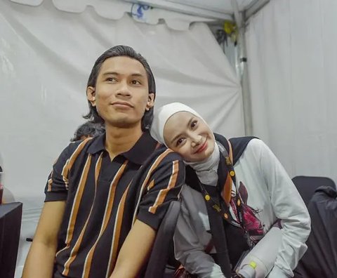 Tria Changcuters dan Dhatu Rembulan Setelah 12 Tahun Menikah (Sumber: Instagram/dhaturembulan)