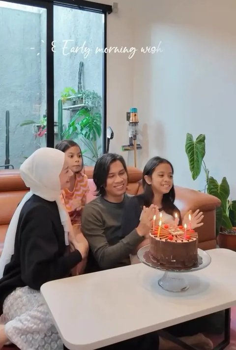 Tria Changcuters dan Dhatu Rembulan Setelah 12 Tahun Menikah (Sumber: Instagram/dhaturembulan)