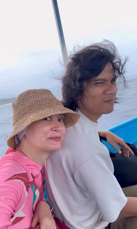 Tria Changcuters dan Dhatu Rembulan Setelah 12 Tahun Menikah (Sumber: Instagram/dhaturembulan)