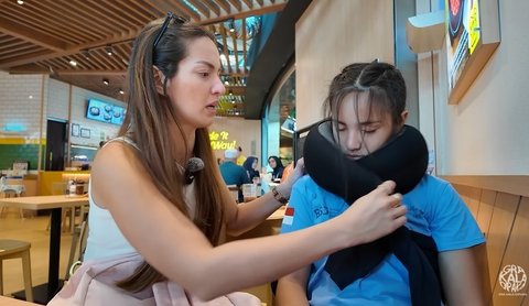Potret Nia Ramadhani Nangis 2 Hari Ditinggal Mikhayla ke Amerika, Khawatir Sang Putri Pergi Tanpa Keluarga & Asisten