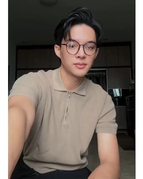 Potret terbaru Rey Mbayang usai oplas hidung. (sumber: Instagram/rey_mbayang)