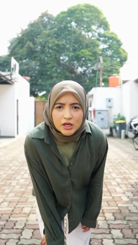 Komika Arafah Rianti kini mengaku introver dan menjaga privasi setelah dilabrak tetangga gara-gara parkir mobil serta tak dilibatkan dalam iuran kompleks. (Foto: Dok. Instagram @arafahrian