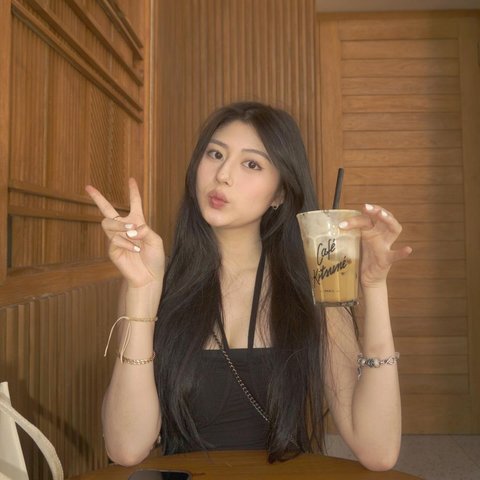 Potret Cantik Lydia Onic dengan Rambut Terurai, Brand Ambassador Tim Esport Asal Samarinda
