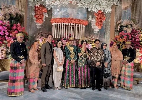 OOTD Ibu Pejabat hingga Istri Pejabat saat Kondangan ke Pernikahan Wakil Ketua MPR RI. [@raffinagita1717]