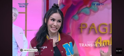 Momo mengungkapkan bahwa ia memiliki chef pribadi yang bertugas menyiapkan makanan untuknya dan keluarganya. Ia menjelaskan bahwa mereka dapat memesan menu makanan kapan saja, mirip dengan pengalaman makan di restoran.