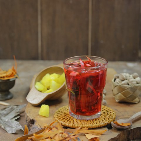 <p>ilustrasi wedang/Kristanti/Shutterstock</p>