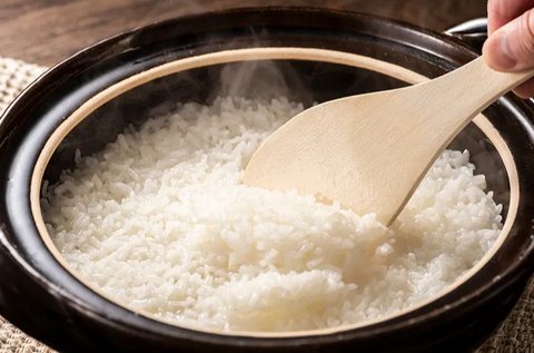 Ilustrasi nasi di rice cooker.