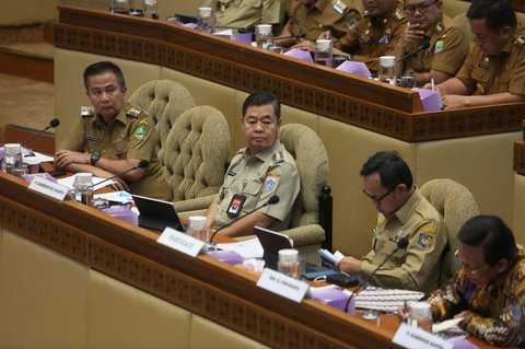 FOTO: Momen Komisi II DPR Panggil Pj Gubernur untuk Pastikan Netralitas ASN di Pilkada 2024