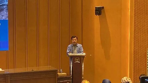 Jusuf Kalla, mantan Wakil Presiden Republik Indonesia yang menjabat pada periode ke-10 dan ke-12, menerima penghargaan bergengsi "Legacy and Life Time Achievement Award" dari World Council of