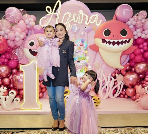 7 Foto Ulang Tahun Pertama Azura, Anak Bungsu Atta dan Aurel, Dihadiri Kris Dayanti serta Gen Halilintar