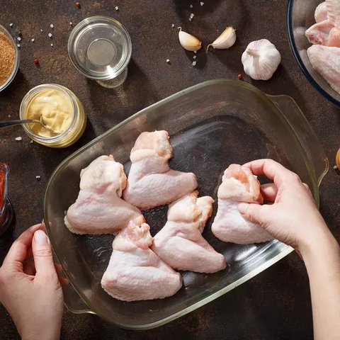 Ilustrasi daging ayam/copyright freepik.com/jcomp