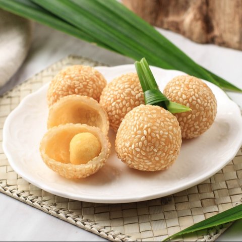 Perhatikan dalam Mengonsumsi Onde-onde (Credit: Shutterstock/Ika Rahma H)</p>