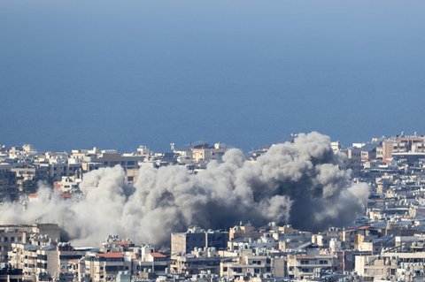 FOTO: Kejam! Tak Sampai Sejam Keluarkan Perintah Evakuasi, Israel Hujani Beirut dengan Bom