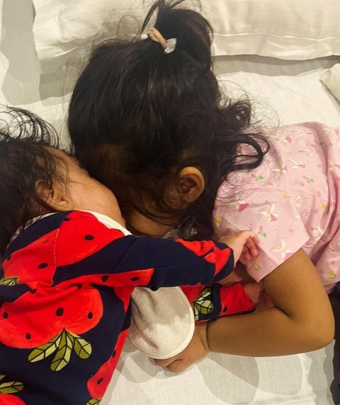 Foto Anak Kedua Shaheer Sheikh yang Jarang Disorot, Pernah Membuat Statusnya Dipertanyakan