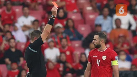 Jay Idzes menjadi kapten saat Timnas Indonesia meraih hasil imbang 1-1 di kandang Timnas Arab Saudi dalam laga pertama Kualifikasi Piala Dunia 2026, Jumat (6/9/2024). (Instagram/jayidzes)