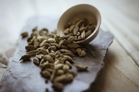 ilustrasi teh herbal/Photo by Drew Jemmett on Unsplash