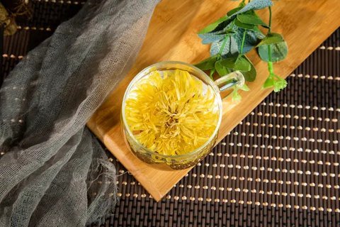 ilustrasi teh herbal/Photo by Drew Jemmett on Unsplash