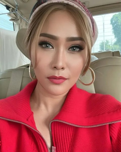 Inul Daratista mengaku terinfeksi bakteri langka Clostridium Dificile. Badannya menggigil, keram, kejang, dan keringatan hingga dilarikan ke rumah sakit. (Foto: Dok. Instagram @inul.d)