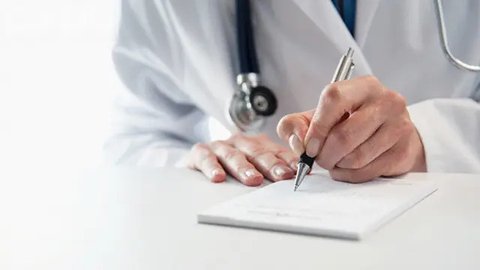 Ketua Umum Pengurus Besar Ikatan Dokter Indonesia (PB IDI) Adib Khumaidi. (Foto: Liputan6.com/Ade Nasihudin)