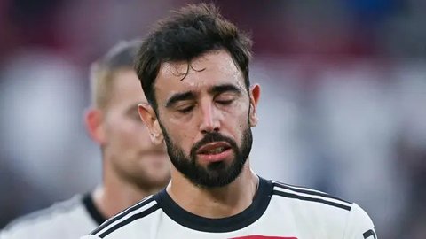 Bruno Fernandes sempat gagal mengksekusi penalti menjadi gol. Meski begitu, sang kapten sukses secara konsisten meneror pertahanan Chelsea, baik di babak pertama maupun kedua. (AP Photo/Da