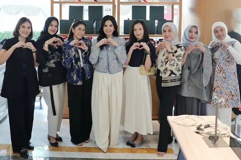 Annisa Pohan terlihat glowing dengan makeup minimalis dan rambut mengembang (@annisayudhoyono)