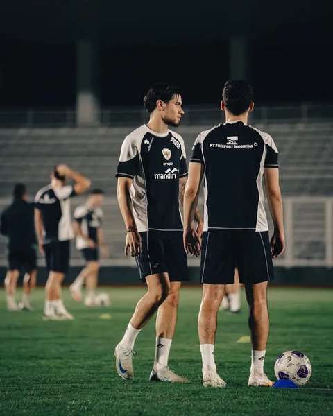 Kevin Diks mengikuti latihan perdana dengan Timnas Indonesia di Lapangan Madya, Kompleks GBK, Senayan, Jakarta, 12 November 2024. (dok. Instagram @kevindiks2/https://www.instagram.com