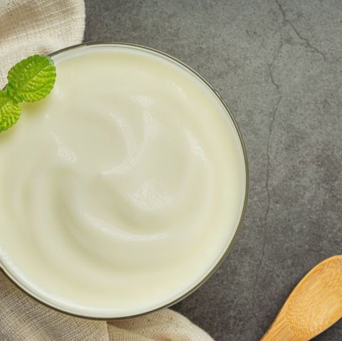 Apa Sih Sebenarnya Perbedaan Manfaat antara Greek Yogurt dan Yogurt Biasa?