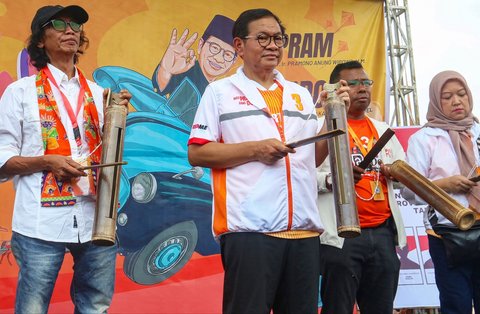 FOTO: Pukul Kentungan, Pramono Anung Resmikan Posko Pemenangan dan Gerakan Jaga TPS Pilkada Jakarta