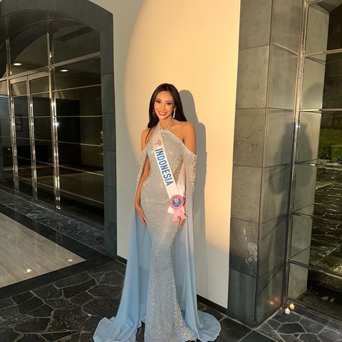 Tak Hanya Cantik, Sophie Kirana Tak Sungkan Bantu Steam Pakaian dan Pijat Finalis Miss International 2024 Jelang Final