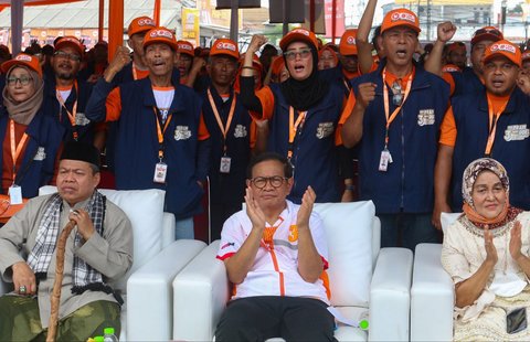 FOTO: Pukul Kentungan, Pramono Anung Resmikan Posko Pemenangan dan Gerakan Jaga TPS Pilkada Jakarta