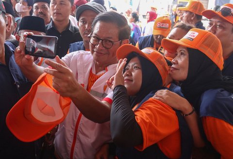 FOTO: Pukul Kentungan, Pramono Anung Resmikan Posko Pemenangan dan Gerakan Jaga TPS Pilkada Jakarta