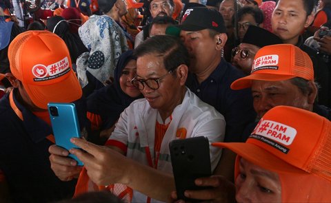 FOTO: Pukul Kentungan, Pramono Anung Resmikan Posko Pemenangan dan Gerakan Jaga TPS Pilkada Jakarta