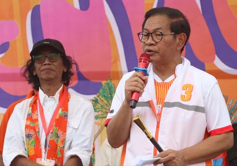 FOTO: Pukul Kentungan, Pramono Anung Resmikan Posko Pemenangan dan Gerakan Jaga TPS Pilkada Jakarta