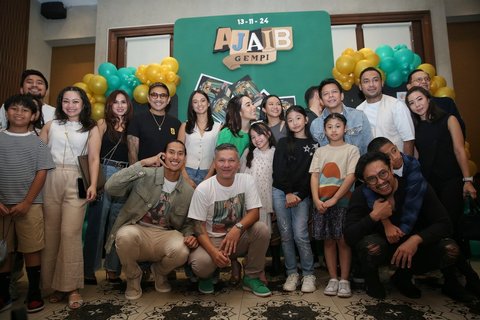 Perilisan lagu "Ajaib" berlangsung meriah. Banyak teman-teman dekat Gading dan Gisel yang hadir mendukung debut musik Gempi. Acara ini juga dihadiri oleh sejumlah artis papan atas Indonesia, yang turut memberikan dukungan pada karya perdana Gempi.