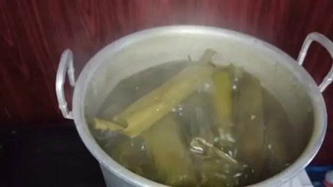 Lontong (Sumber: lokataste.com)