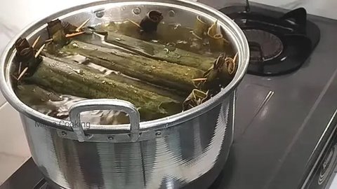 Lontong (Sumber: lokataste.com)